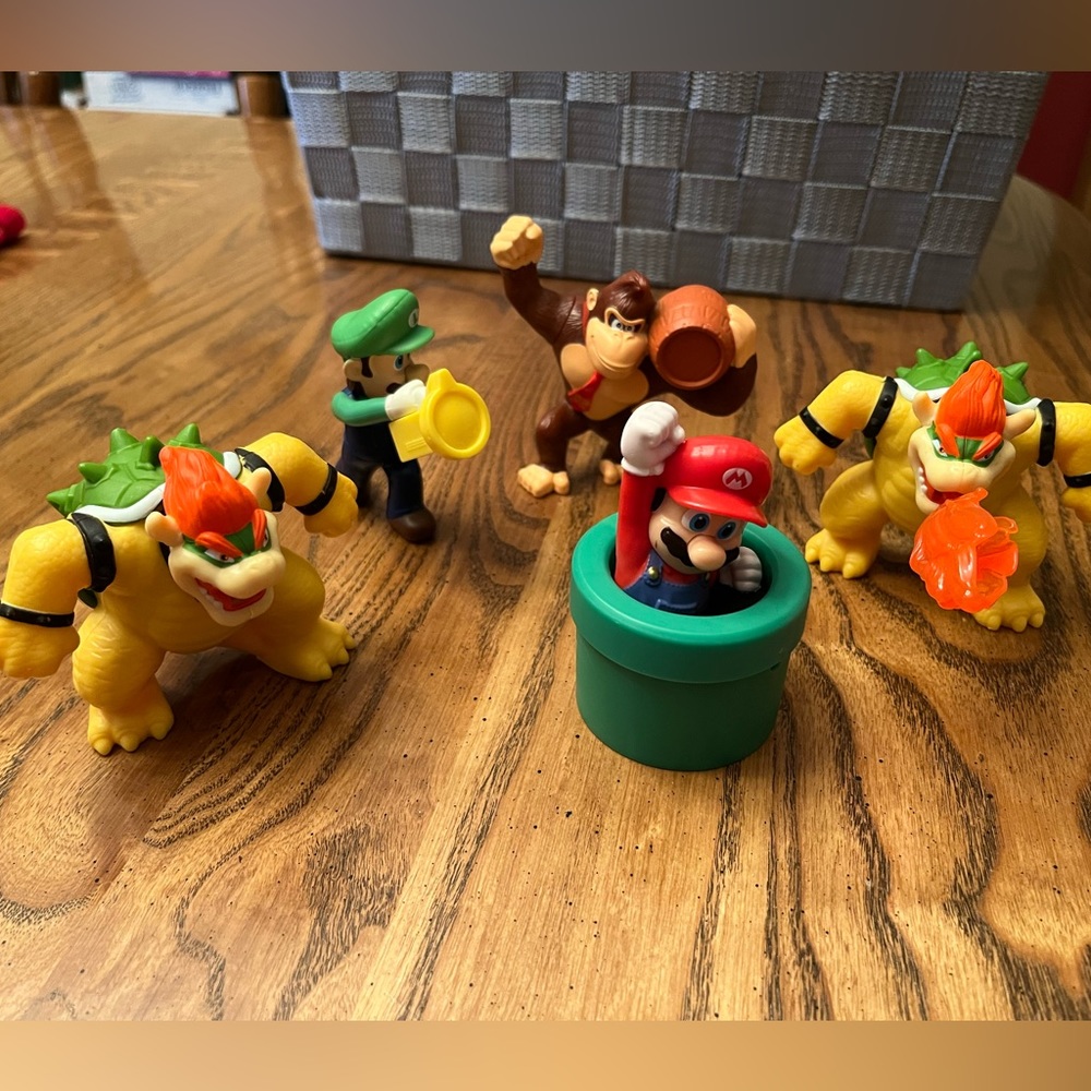 Super Mario Happy meal Toys